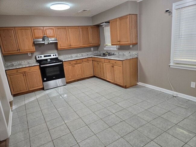 Photo - MOVE-IN SPECIAL 1/2 OFF 1ST MONTH'S RENT!!