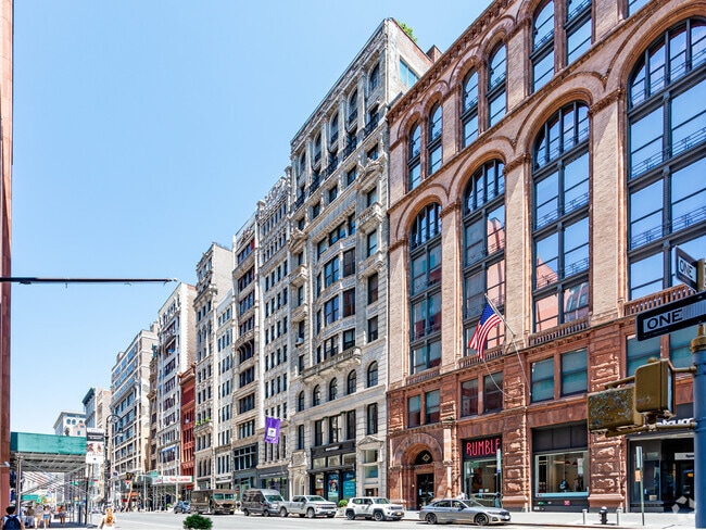 Photo - 704-706 Broadway