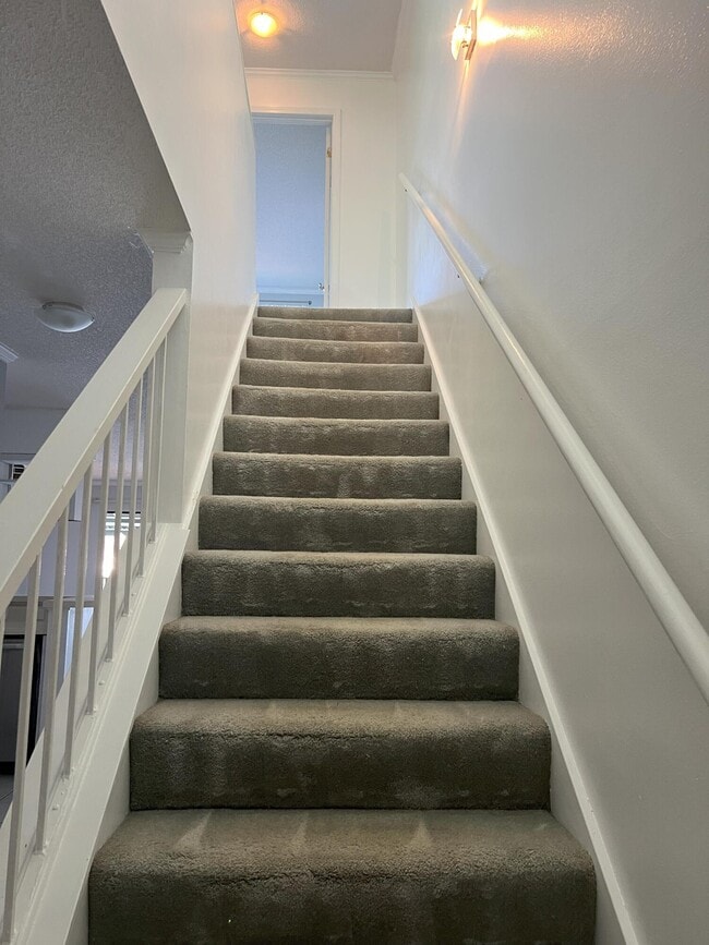 Photo - 108 Southlake Ct