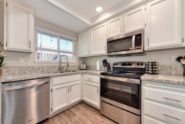 Photo - 8313 Crossoak Way