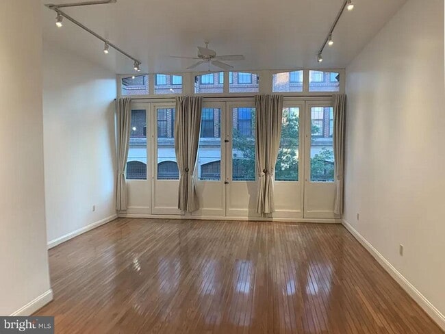 Building Photo - 261 N 3rd St Unit 2