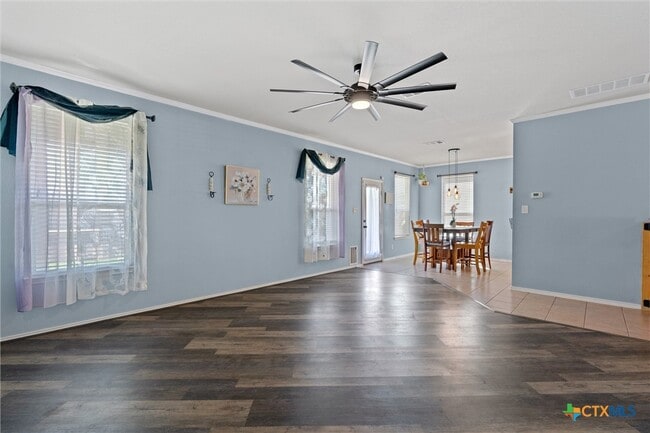 Building Photo - 2108 Scott Dr