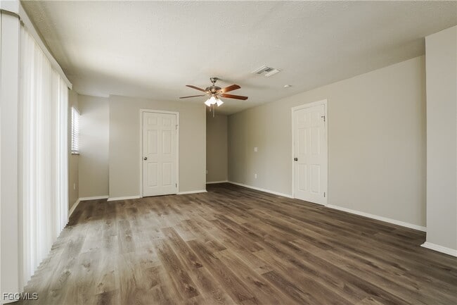 Photo - 5107 5th St W