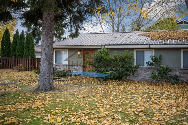 Building Photo - Beautiful 2 bedroom 1 bath Duplex in Hayden! Rental