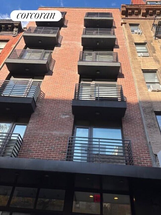 Building Photo - 821 9th Ave