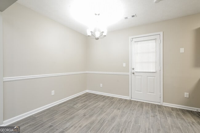 Photo - 145 Fairclift Dr