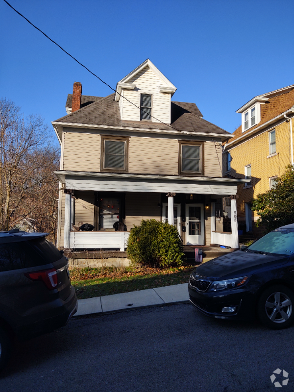 Building Photo - 508 Bredin Ave Unit B Rental
