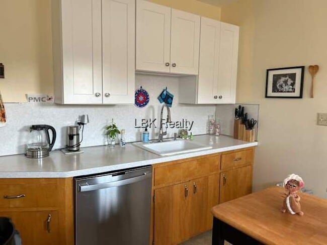 22 Melville Ave Unit 2