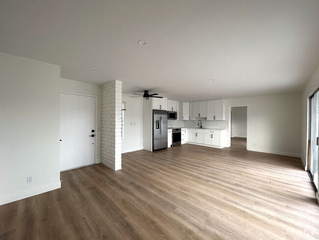Building Photo - AVAILABLE NOW! NEWLY RENOVATED 1 Bedroom 1... Unit 02 Rental