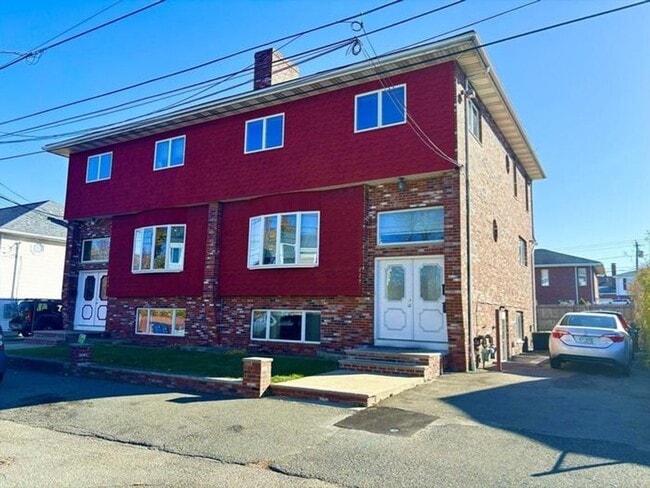 Building Photo - Beautiful Condo In Revere MA!