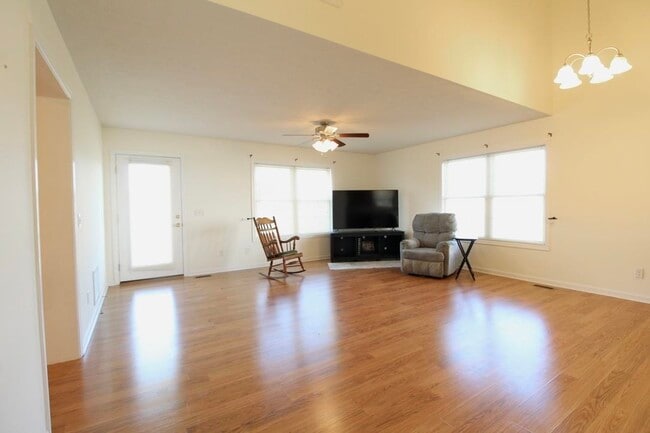 Photo - 120 Hollen Mill Ct