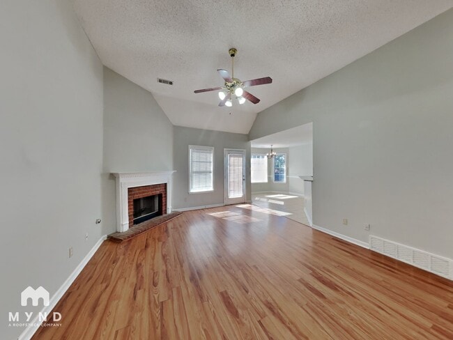 Photo - 9823 Saskatoon Ln