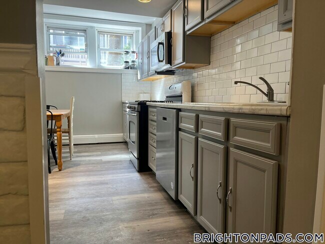 Building Photo - 5 Vinal St