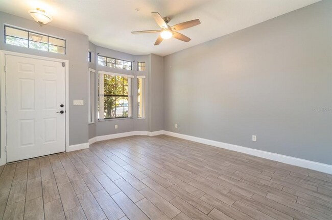 Photo - 6037 Scotchwood Glen