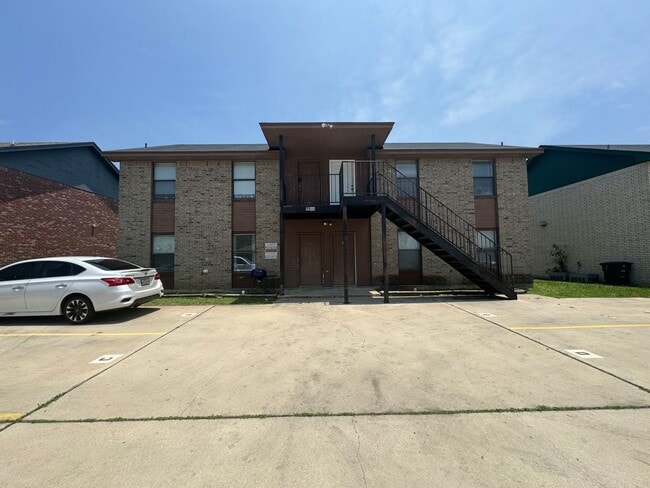 Building Photo - 1906 Windward Dr Rental