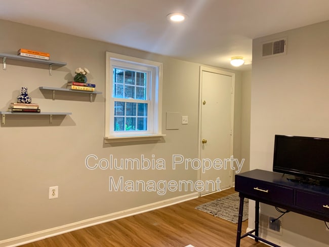 Photo - 1434 A St SE