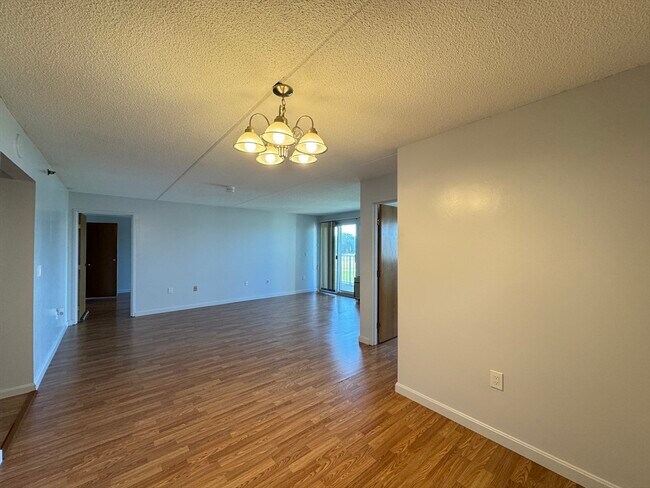 Photo - 200 Cove Way Unidad 205