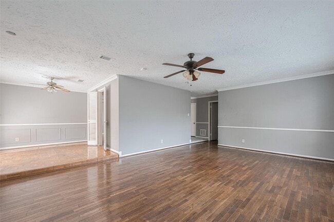 Photo - 10534 Evesborough Dr