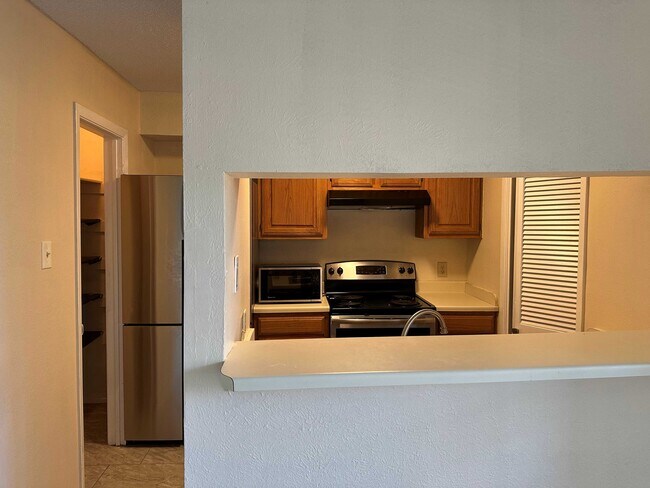 View of Kitchen - 1909 Chasewood Cir Unidad 214