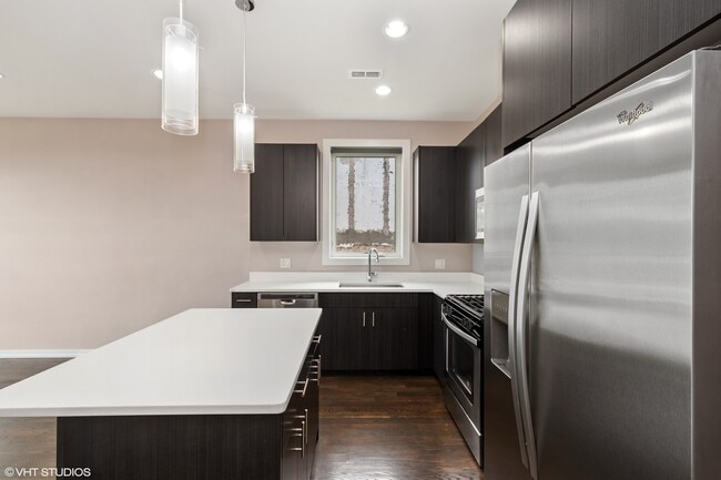 Photo - 2159 W Adams St Unit 2