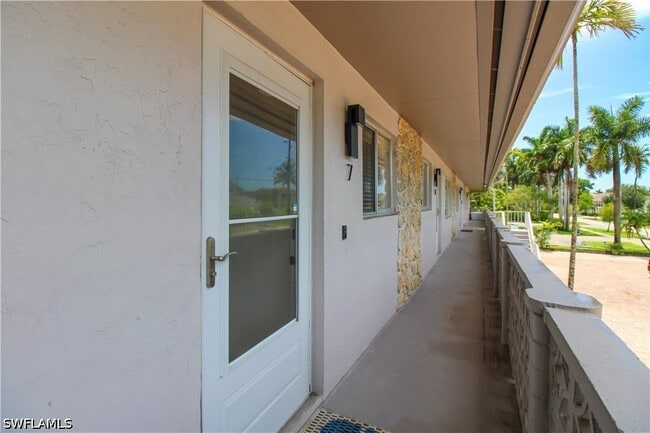 Photo - 1686 Blue Point Ave Unidad B7