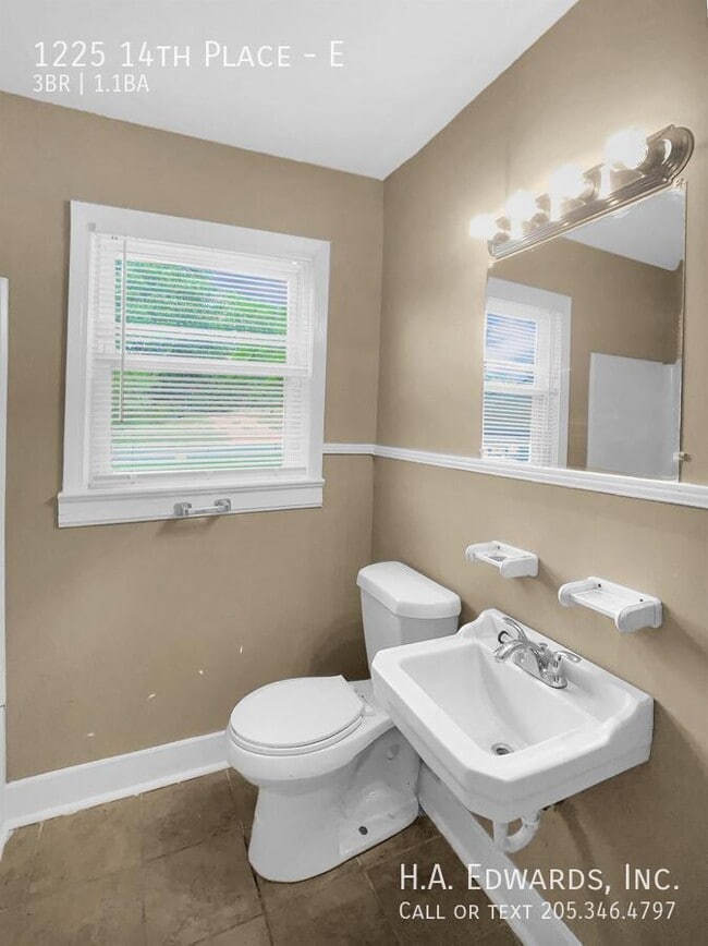 Photo - 1225 14th Pl E