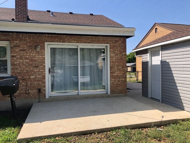 Photo - Fresh 3bed/2bath Home Close to Transportation Fenced Backyard