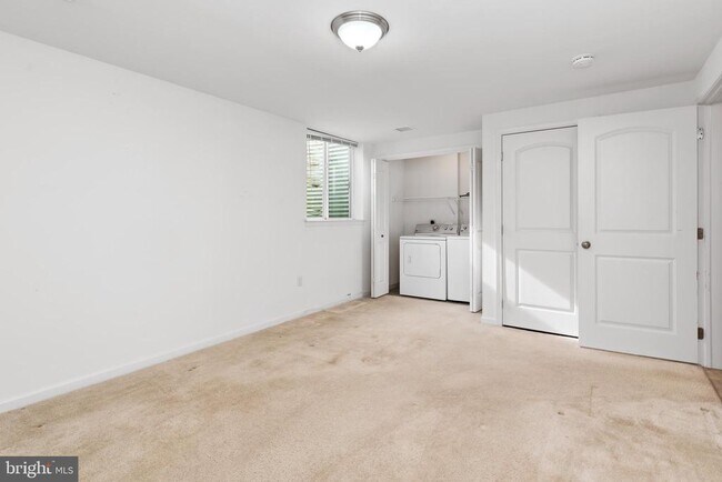Photo - 198 Old Schoolhouse Ln