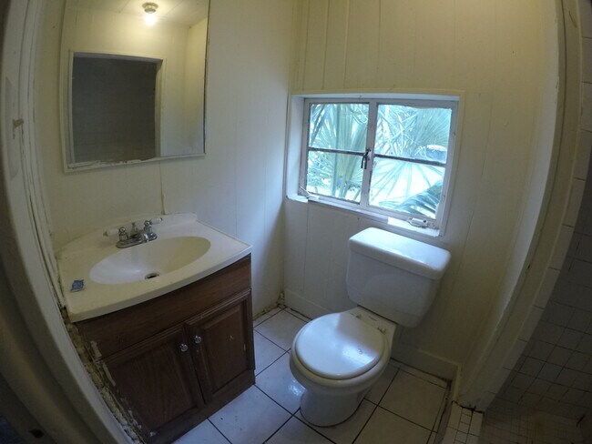Photo - 505 1/2 E Virginia Ave