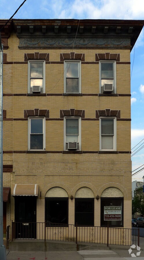 Fotografía del edificio - 67-02 60th St