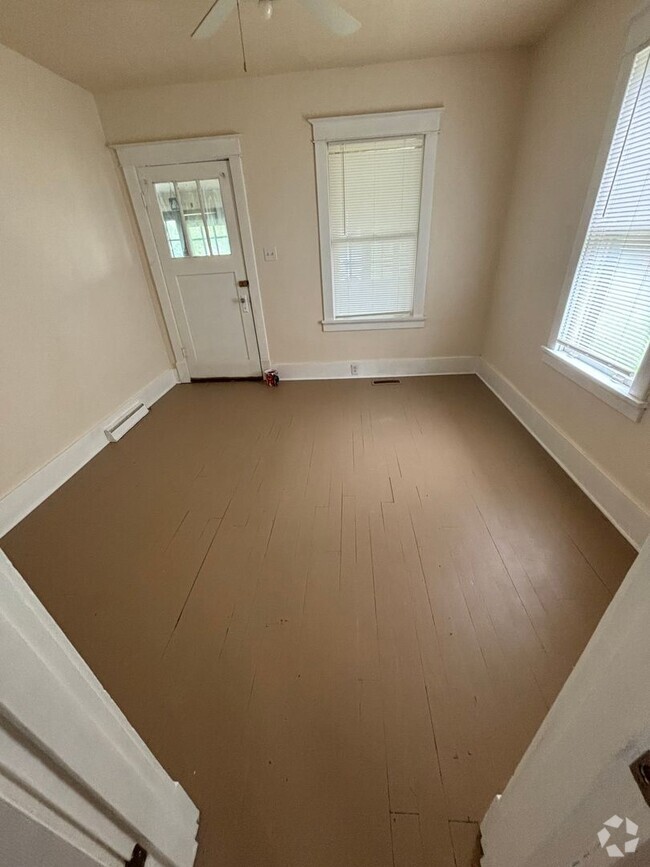 Building Photo - Nice 1BR with bonus space Rental