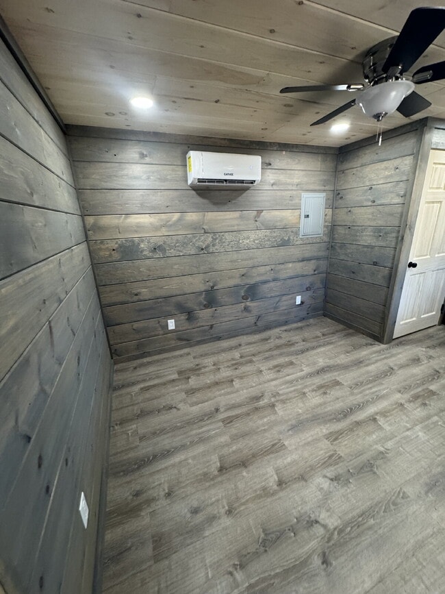 Photo - "Charming 1-Bedroom Retreat in Valley Head – Cozy 360 Sq. Ft. Tiny House!"