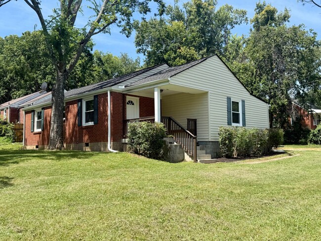 Building Photo - 902 Gibson Dr