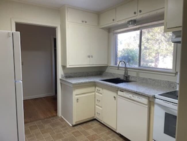 Photo - 1025 W Sloan St