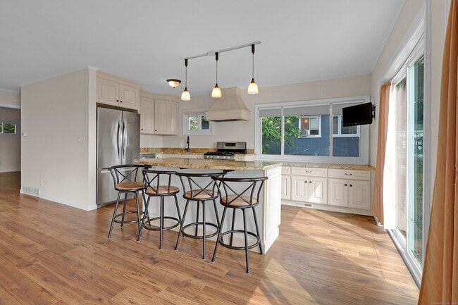 Photo - 33 Cornell Rd