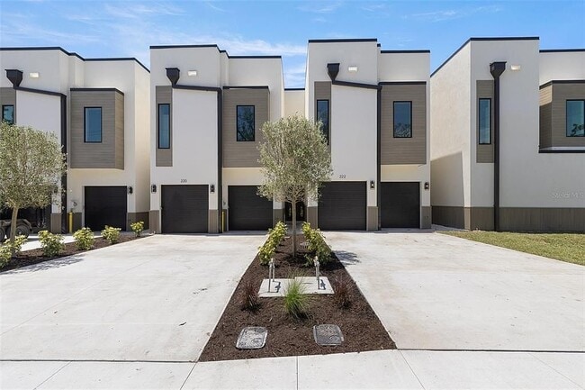 Building Photo - 216 N Hesperides St Rental