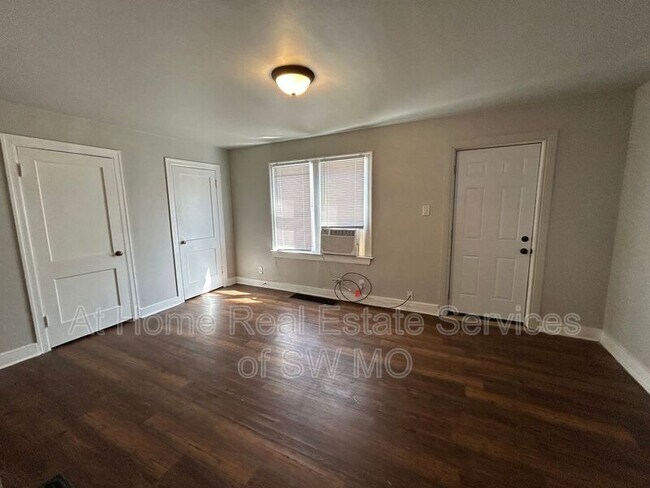 Photo - 217 W Grand St Unit #5