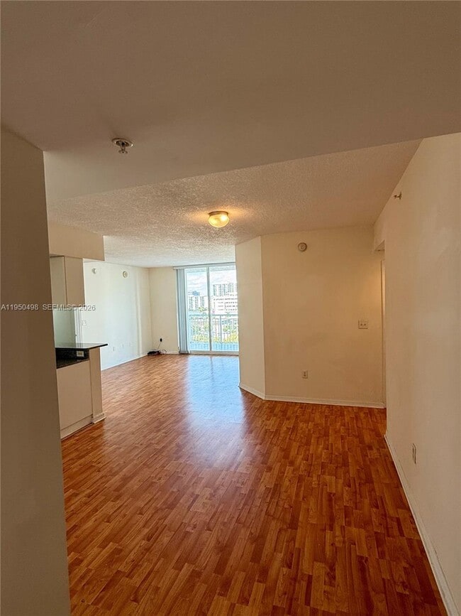 Photo - 275 NE 18th St Unit 910