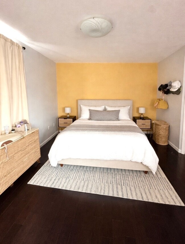 Photo - 128 3rd St NE