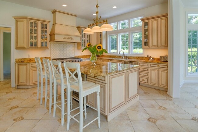 Photo - 653 Head of Pond Rd