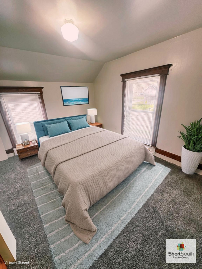 Building Photo - Updated 1 Bed 1 Bath Upper unit Rental