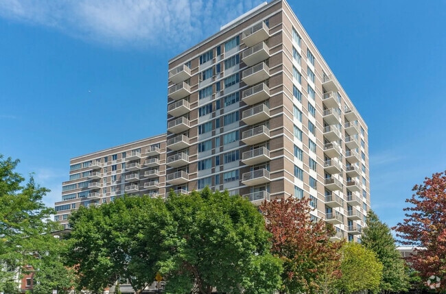 Building Photo - 1515 S Prairie Ave Unit 617 Rental