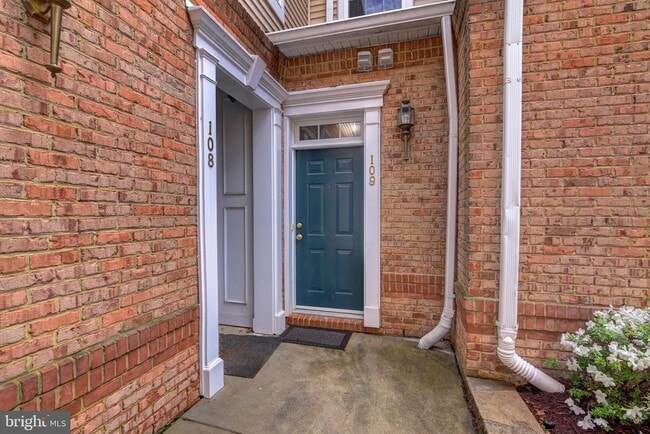 Photo - 43920 Hickory Corner Terrace