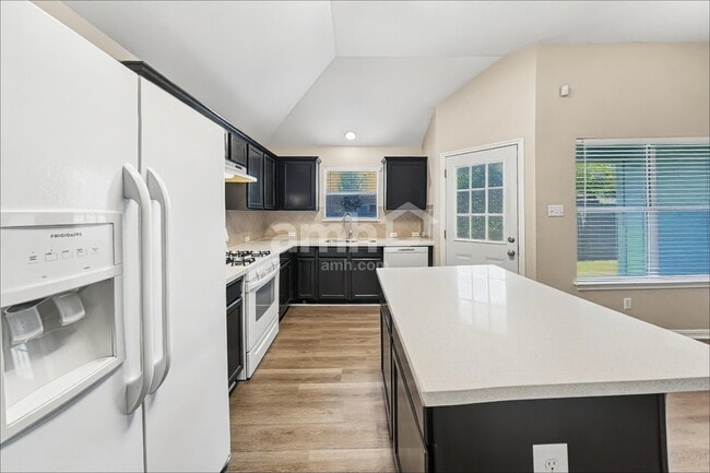 Photo - 790 Goldenrod St