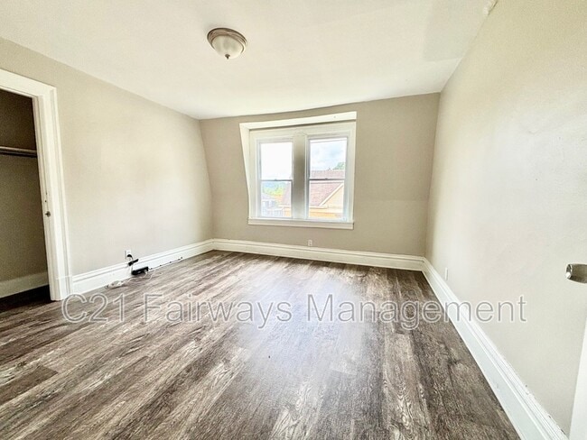 Photo - 352 2nd St