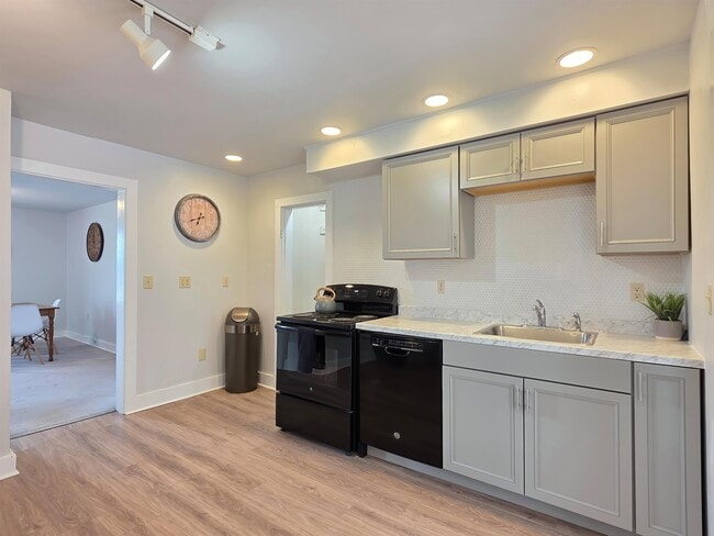 Photo - 486 Main St Unit B