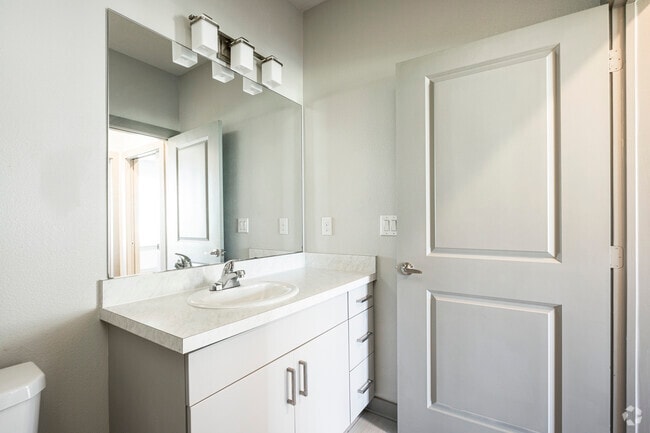 2BR, 2BA - 1,122SF - Second Bathroom