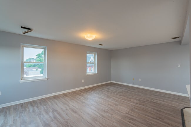 Photo - 104 N Graham Unit 3