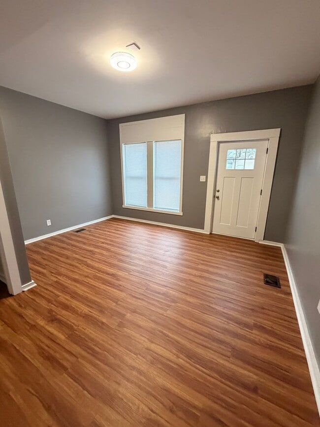 Photo - Beautifully renovated 2 br house!