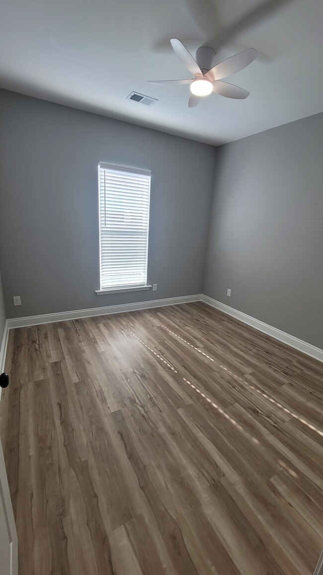 Photo - 1031 Wessex Dr